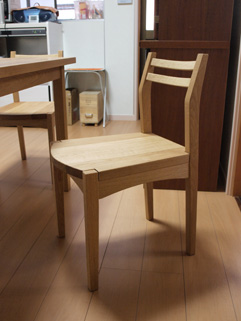 �i���̃_�C�j���O�`�F�A